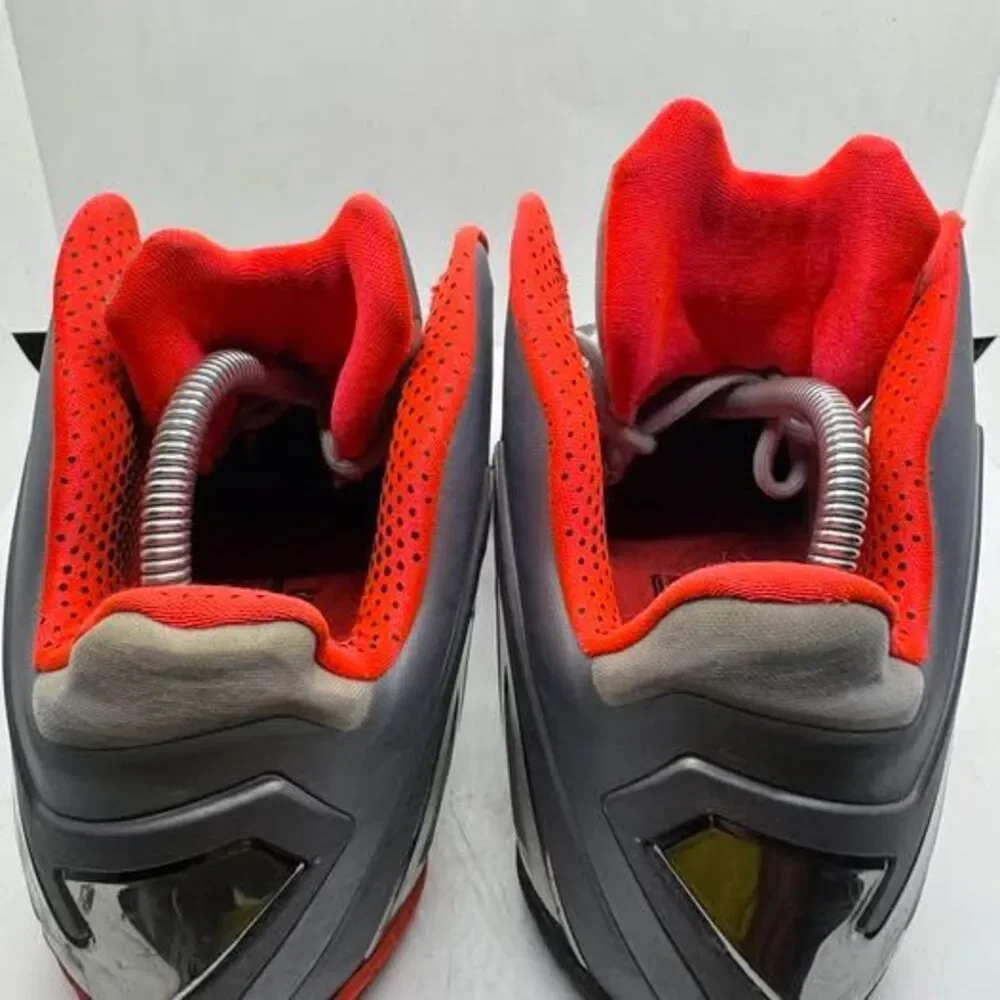 Nike LeBron 11 Mens 9 Gray Basketball Shoes sneakers